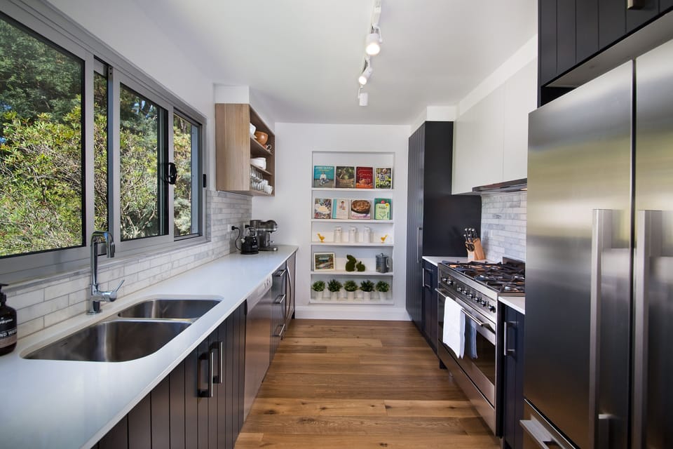 Galley Kitchen with 90cm Freestanding Oven and Cooktop and everything you need