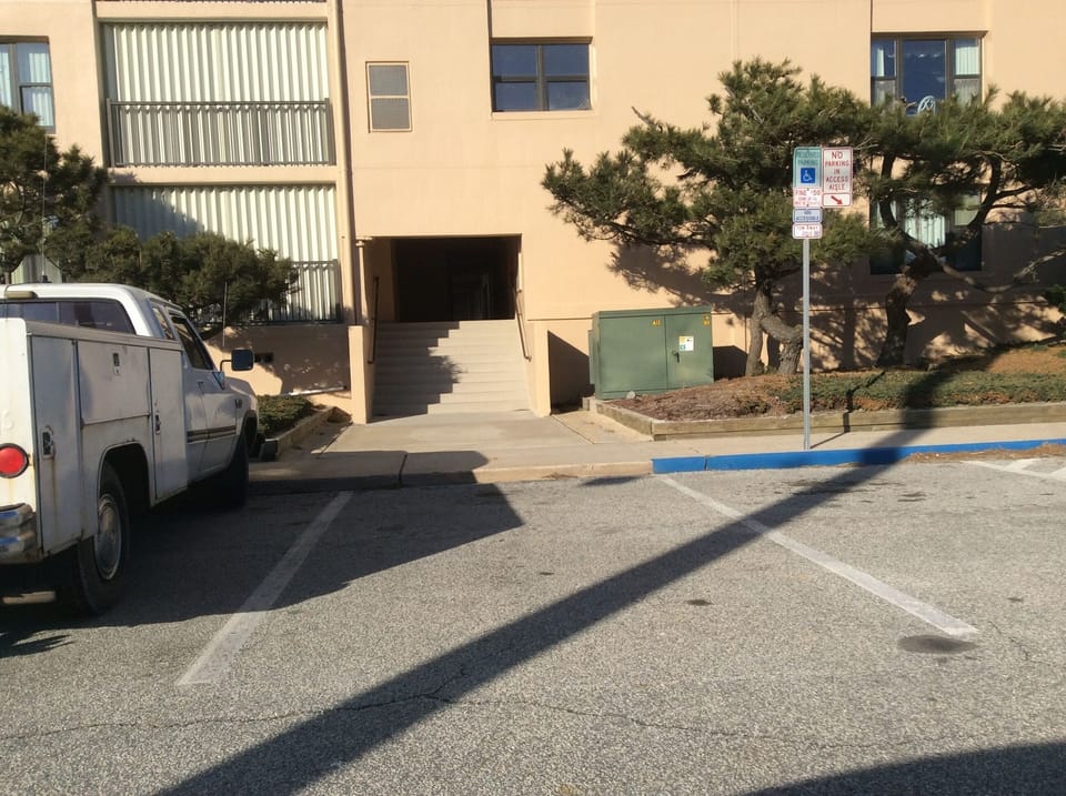 Convenient beach to building access on south (58th) and north (59th) sides.