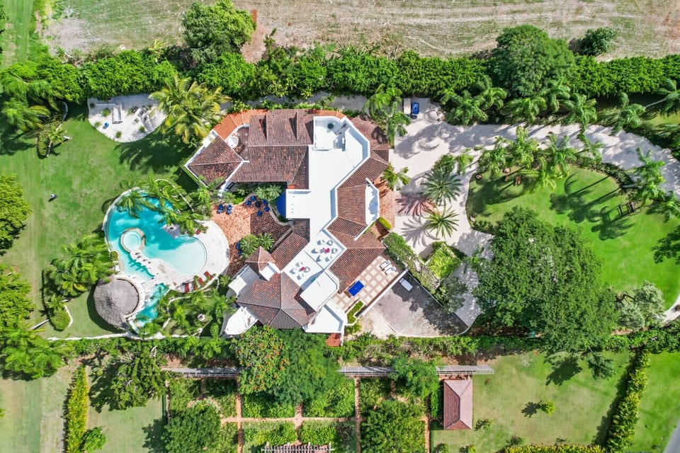 Villa de Los Sueños: a bird`s eye view of the property