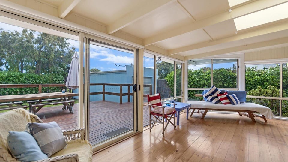 Lounge 2 / Sunroom 