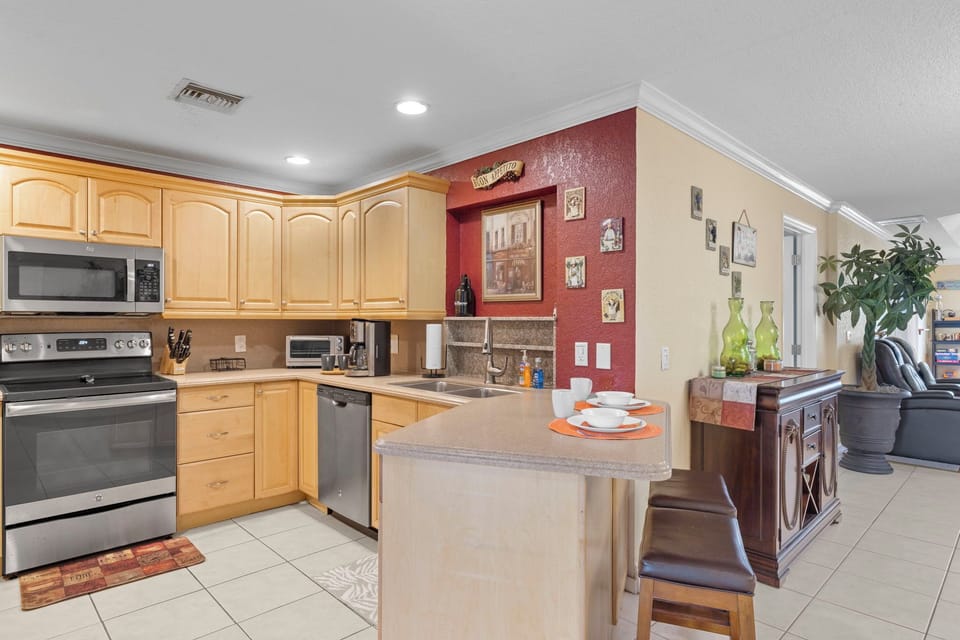 A breakfast bar at the kitchen is great for snacking in between meals