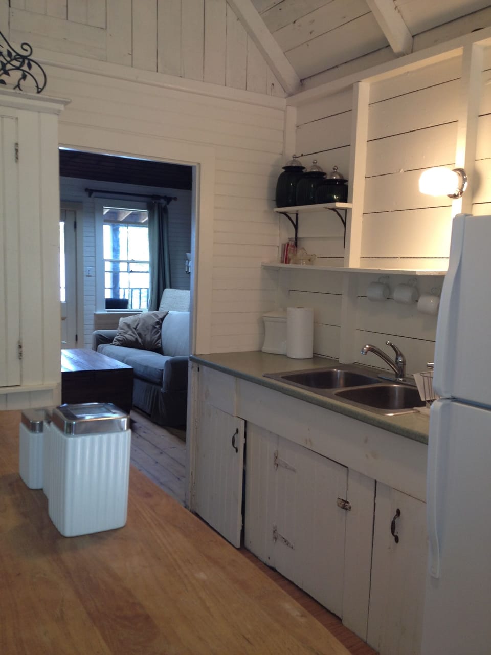 Fully equipped kitchen.