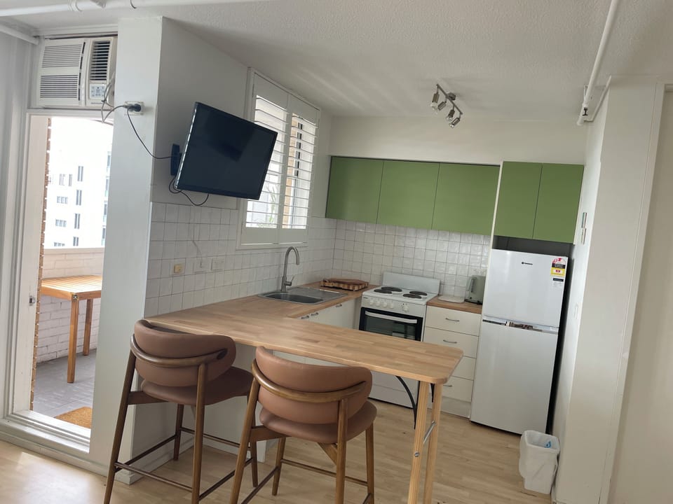 Full kitchen