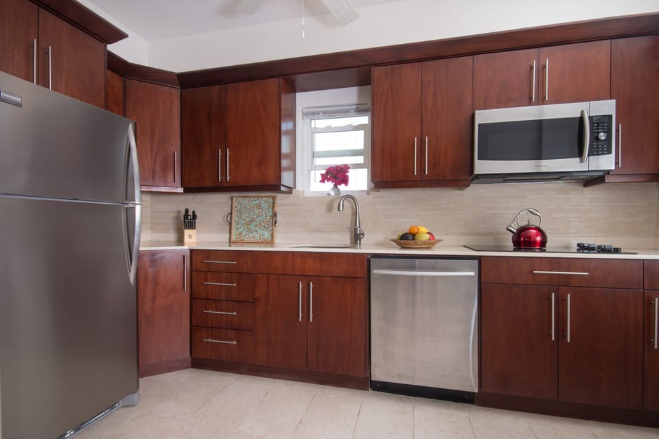 Discover a kitchen that leaves no culinary desire unfulfilled, fully equipped with all the necessary amenities and tools to create culinary masterpieces