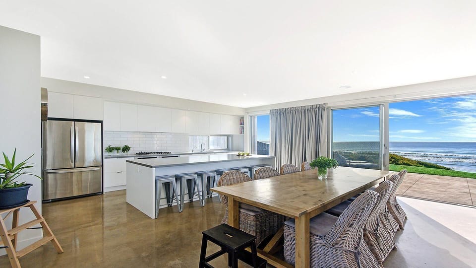 Open Kitchen / Dining