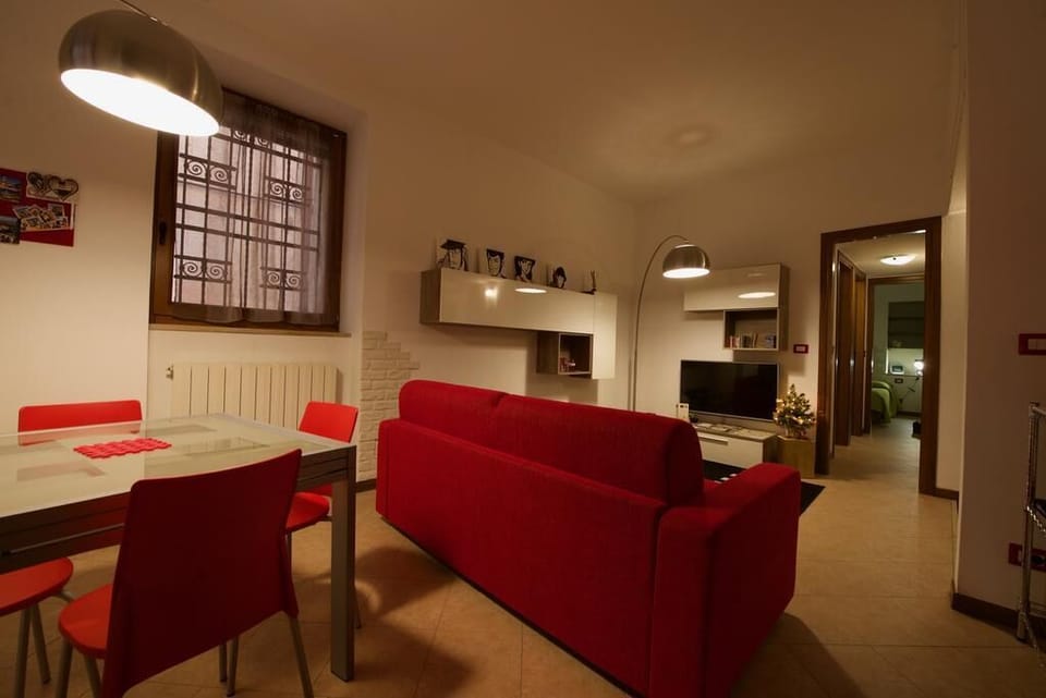 City Apartment | 3 bedrooms, desk, iron/ironing board, WiFi (free)