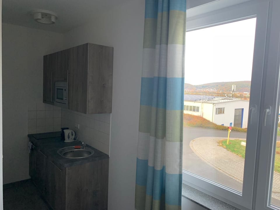 Basic Twin Room | Private kitchenette | Coffee/tea maker, fridge, stovetop, electric kettle