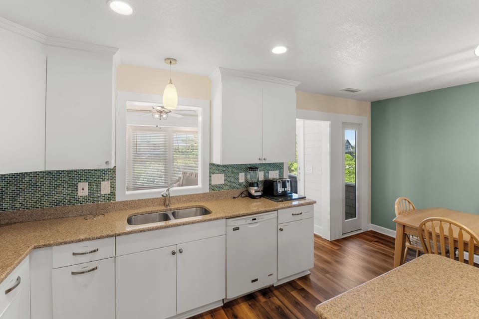 DU903: Serenity | Mid Level Kitchen