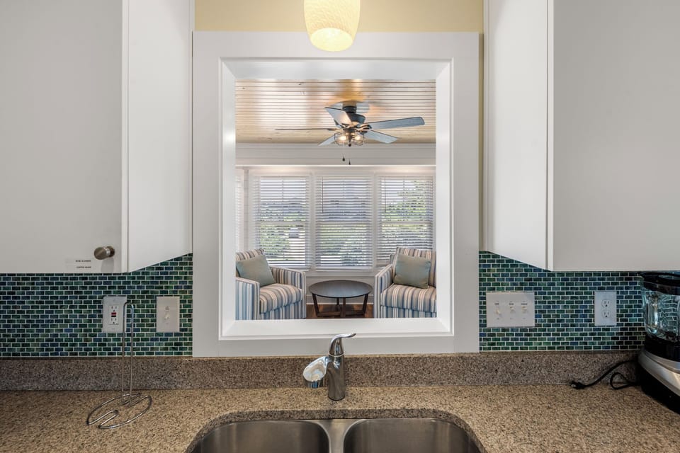 DU903: Serenity | Mid Level Kitchen