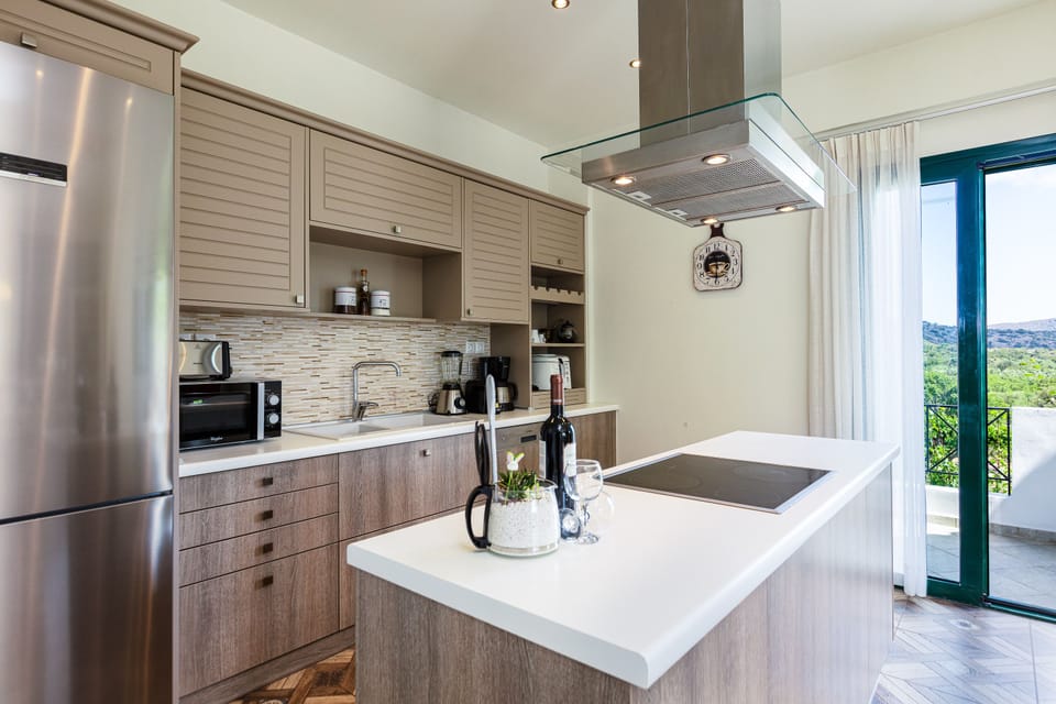 Fully equipped kitchen for your self-catering holiday with balcony access!