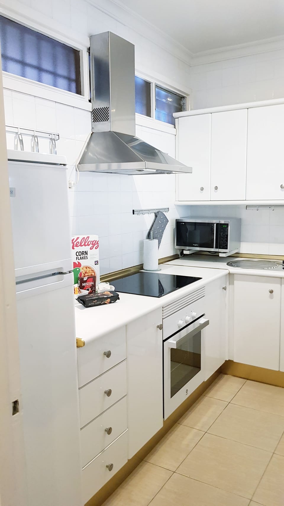 Kitchen with fridge freezer, oven, 3 ring ceramic hob, microwave, dishwasher