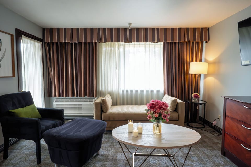 Studio Suite, 1 King Bed, Non Smoking | Premium bedding, pillowtop beds, in-room safe, desk