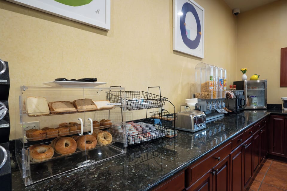 Free daily continental breakfast