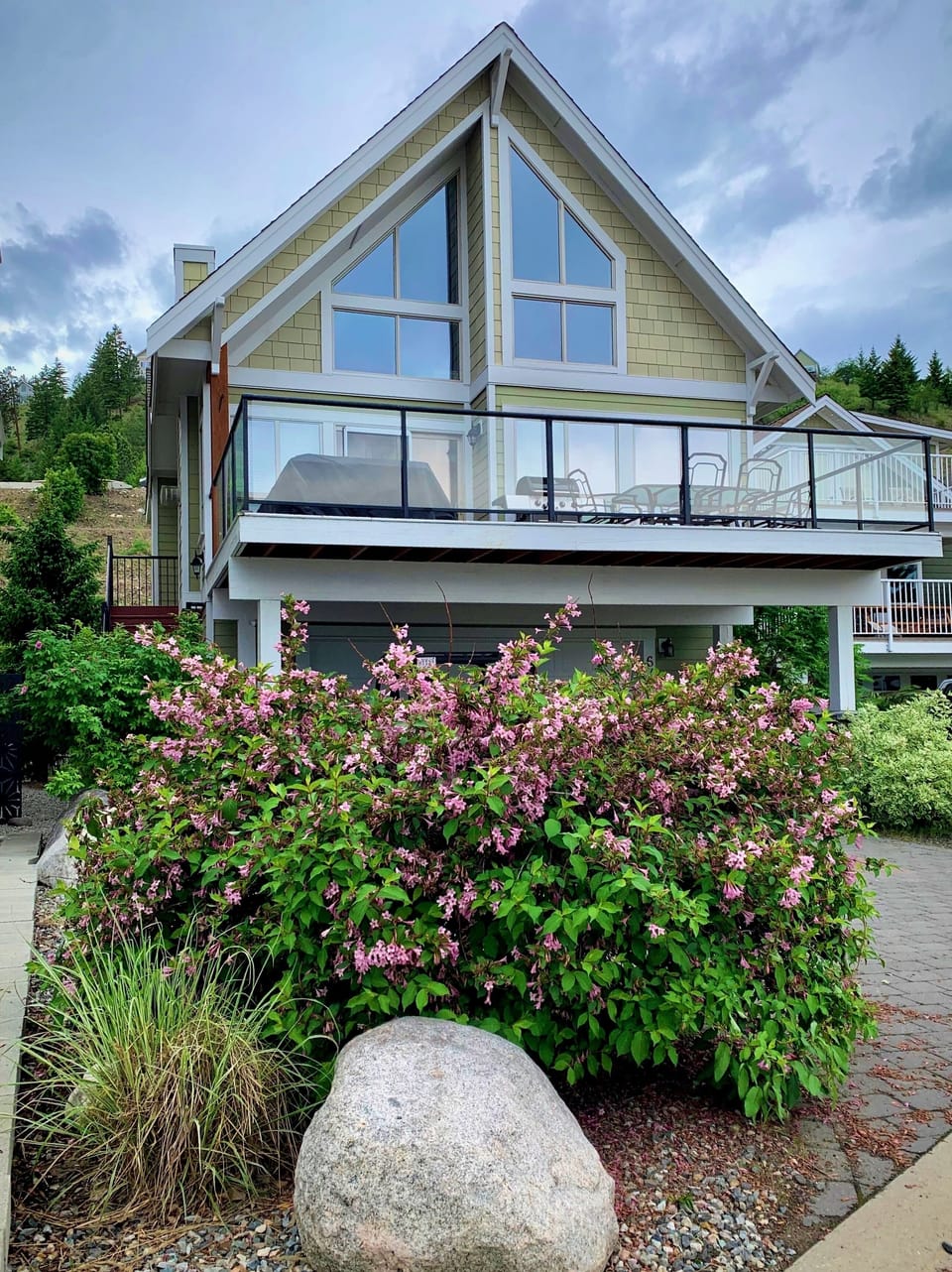 Modern A frame cottage with huge deck overlooking the lake