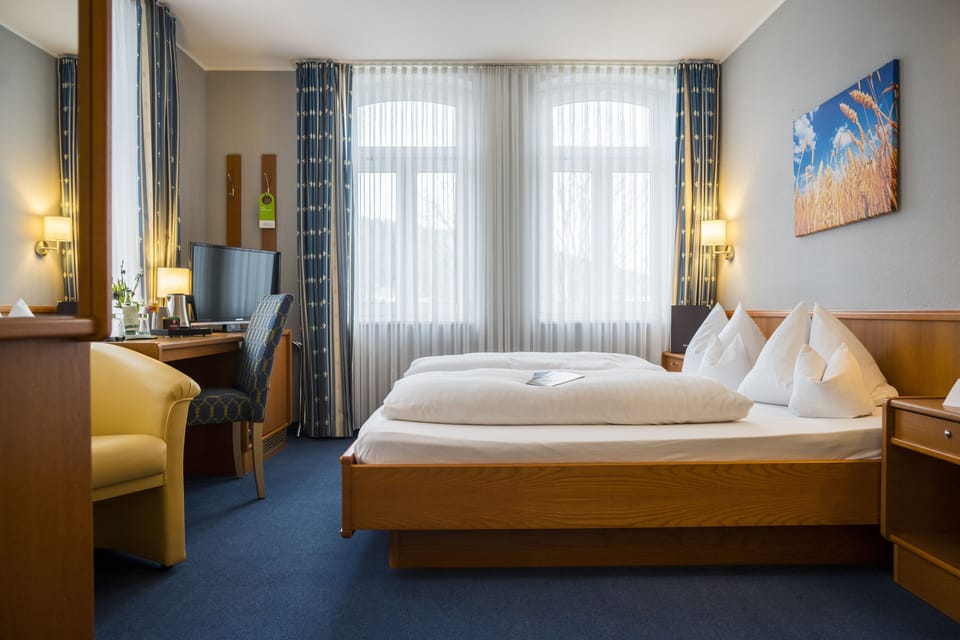 Double Room | Desk, laptop workspace, free WiFi, bed sheets