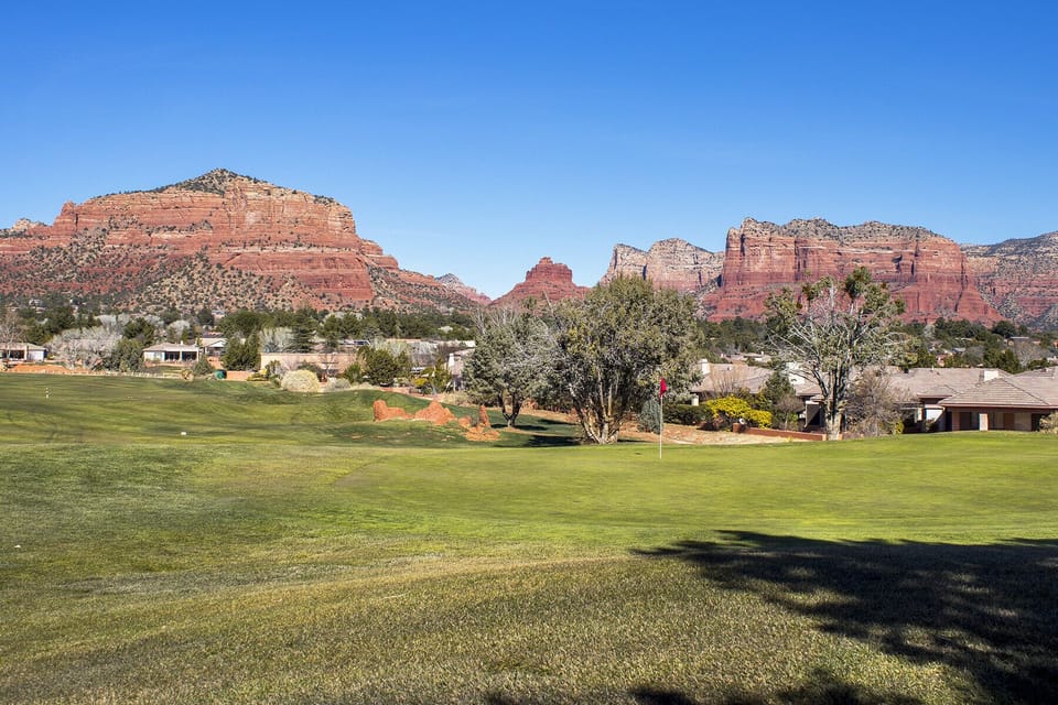 Award-winning executive golf course w/ stunning red rock views in the community