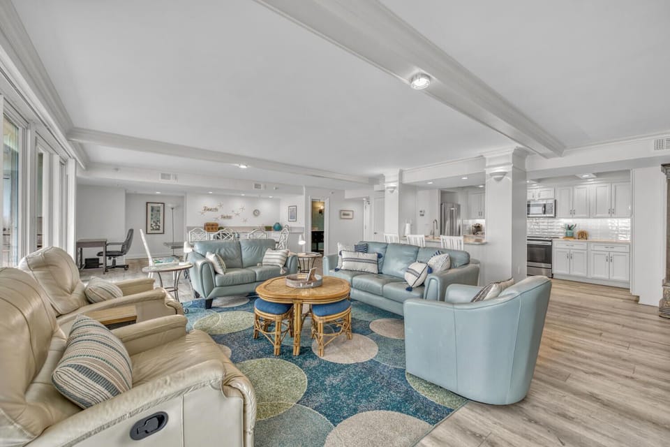 Plush living room furniture, new flooring, paint, TV - incredible views!