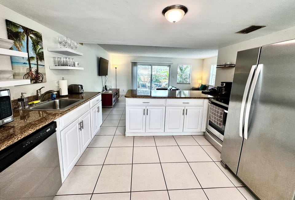 Open-concept fully equipped  kitchen. 