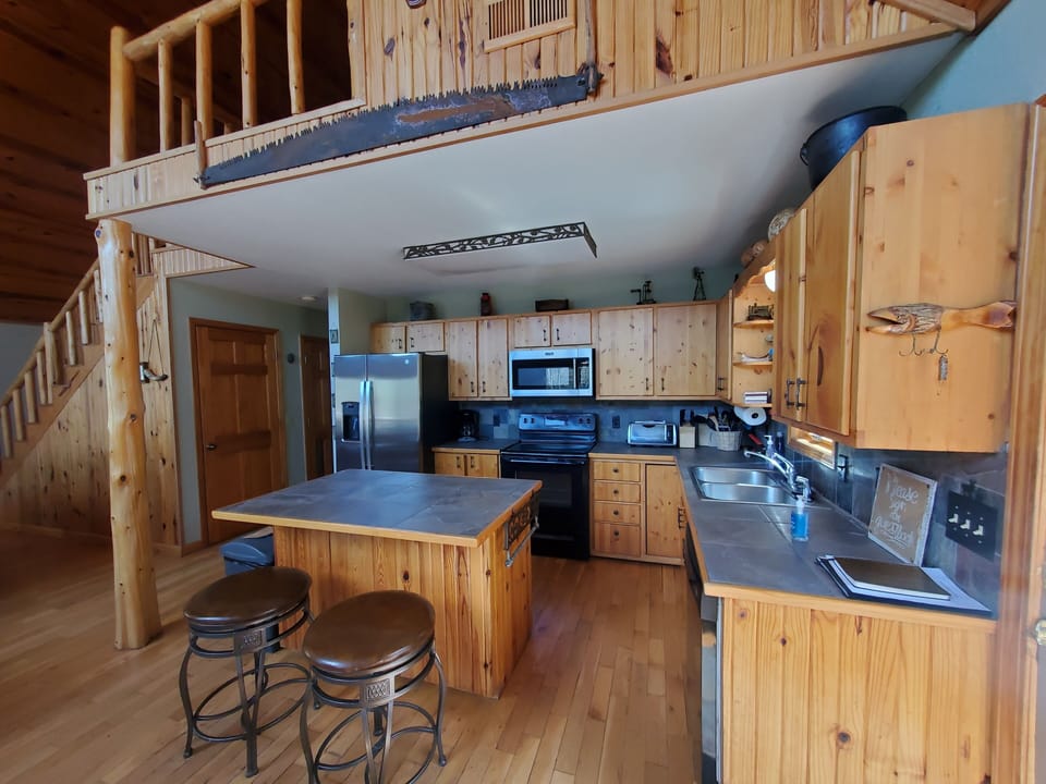 Generously Equipped Kitchen!