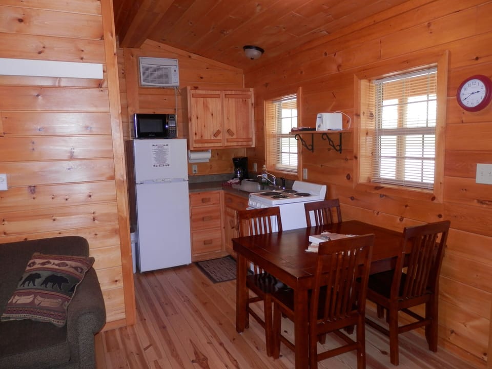 Fully furnished kitchen w/ fridge, stove, oven, microwave, toaster, coffee maker