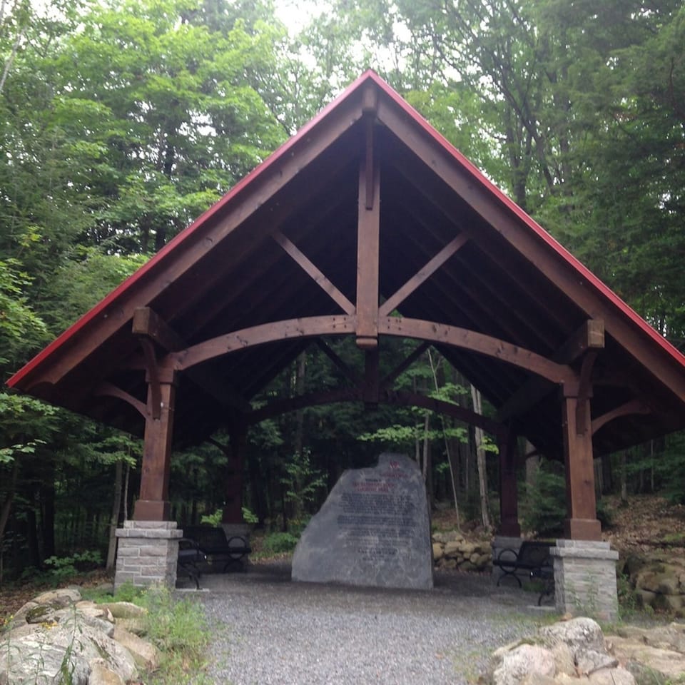 Huckleberry Rock Hiking Trail 10 mins away.  Other amazing trails nearby!