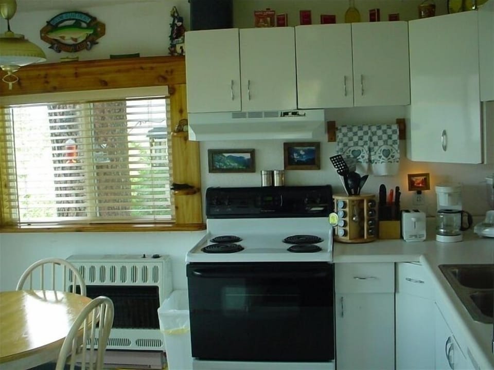 Full Kitchen w/ Sliding Glass Door to Hot Tub Over-Looking Lake Views
