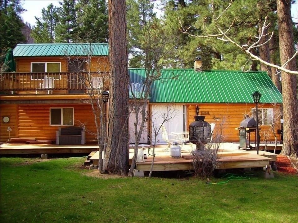 Back Deck View w/ Balcony Deck BBQ / Glass Picnic Table w/ 6 Chairs Deck Lights
