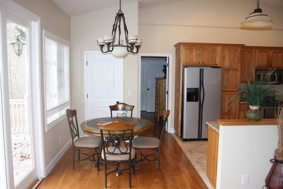 Dining area / kitchen