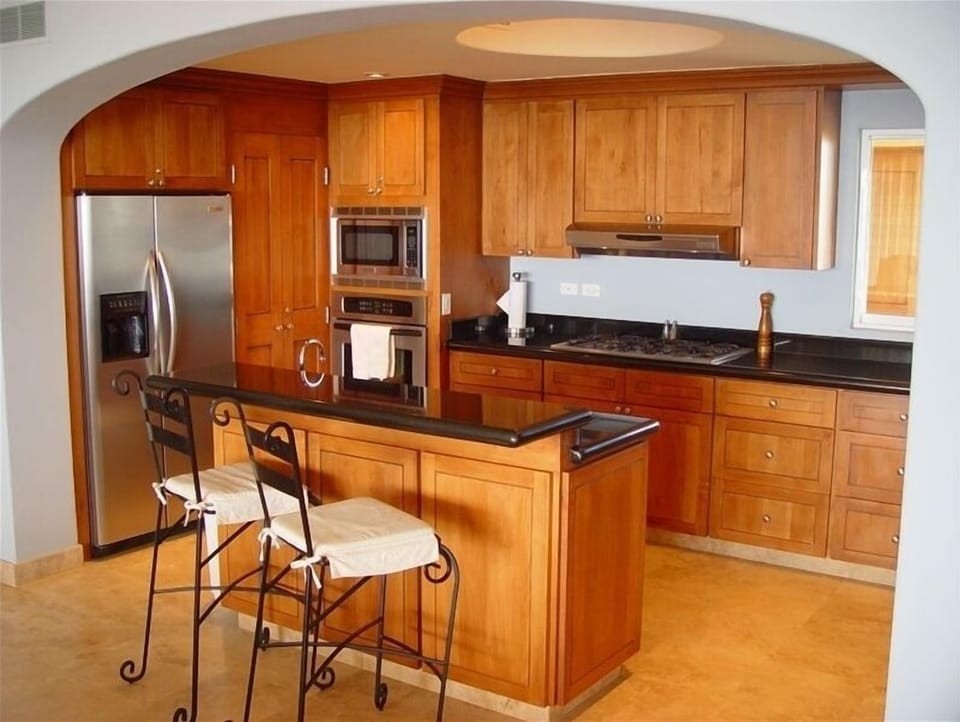 Open, spacious, complete kitchen with top of the line appliances