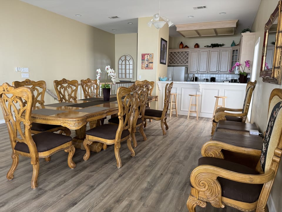 10 chairs dining table.