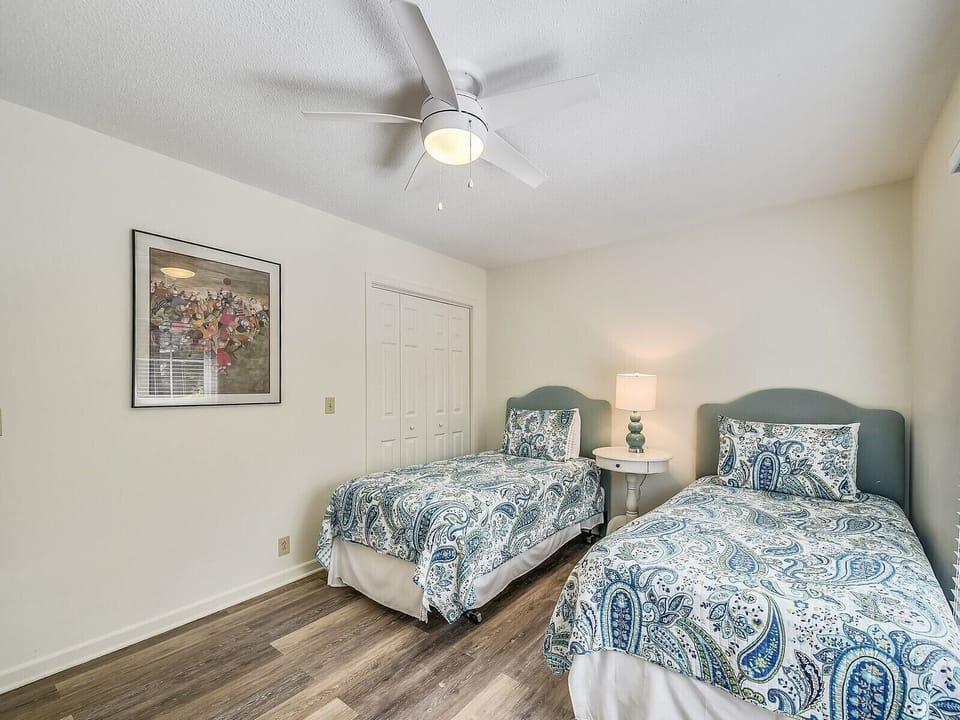 Third Guest Room with Two Twin Beds at 11 Wildwood