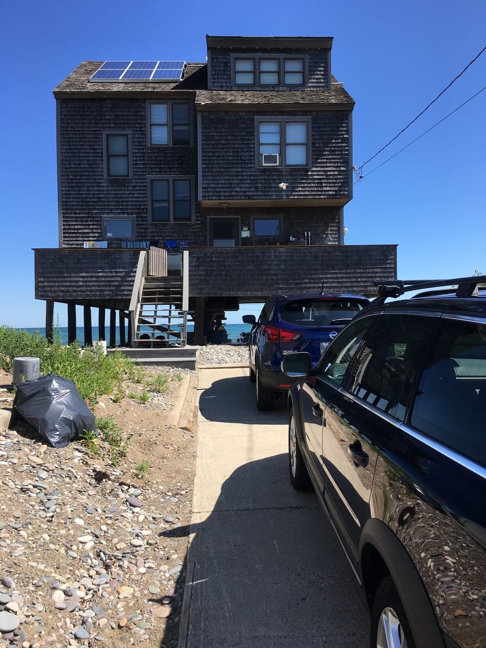 77 Seaside rd from the street/driveway