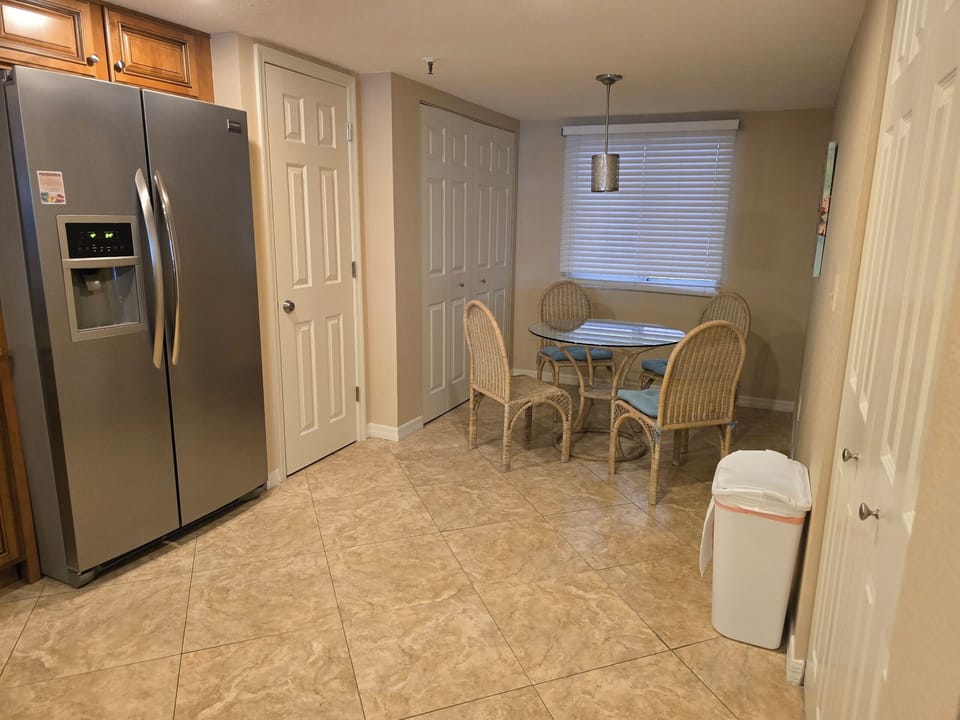kitchen dinette 