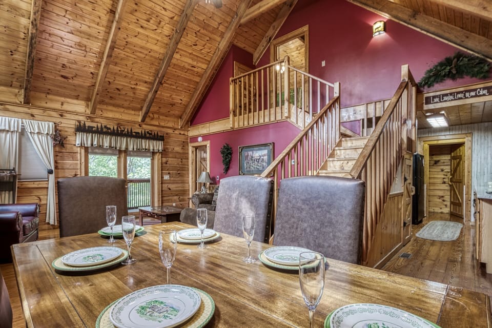 Cabin in the Smokies "Antler Crossing" - Dining table and fully furnished kitchen