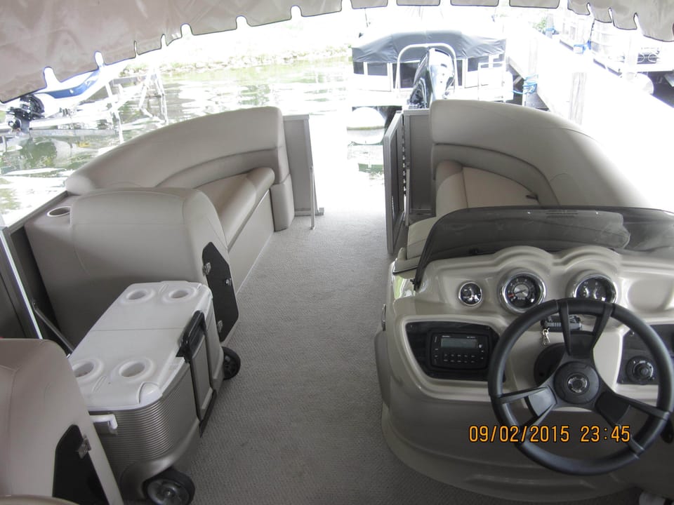 2015 Tahoe Pontoon with 90 HP Mercury.  Seats 8