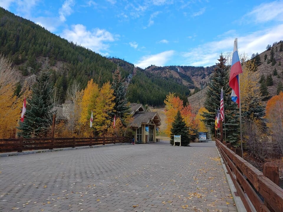 Free Bus to River Run Base Lodge