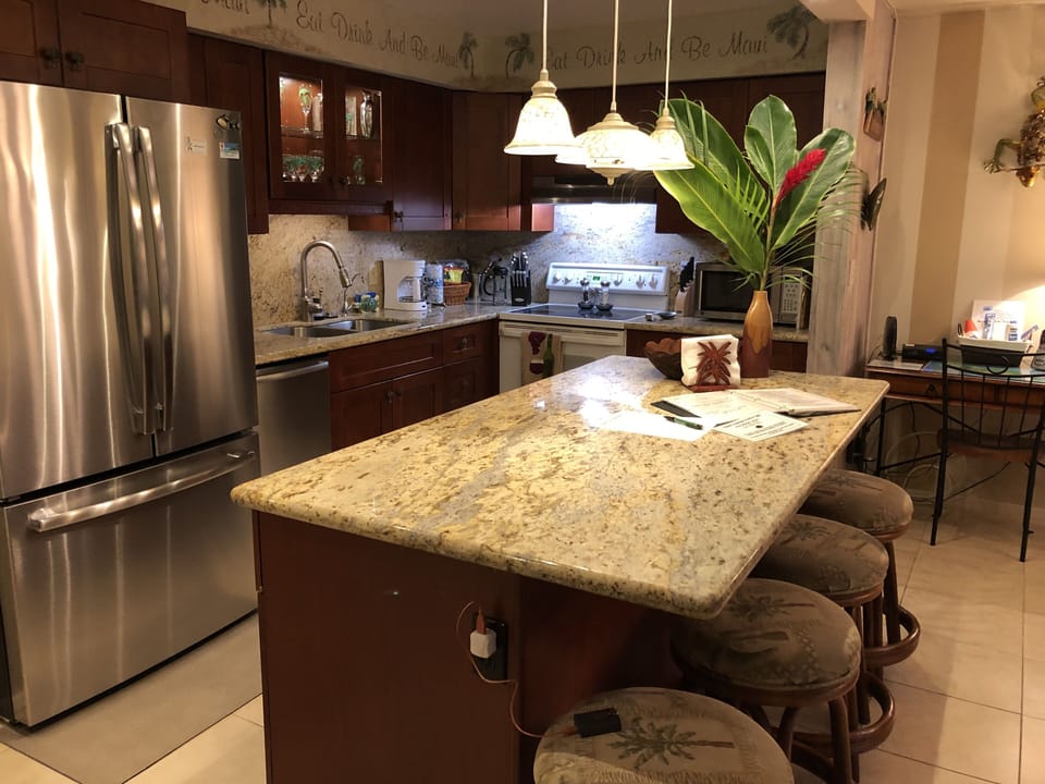 seating for 4 at the kitchen island