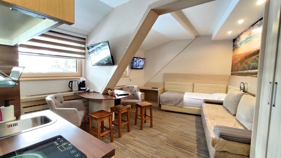 Deluxe Apartment, Mountain View | Memory foam beds, in-room safe, cribs (free), WiFi (free)