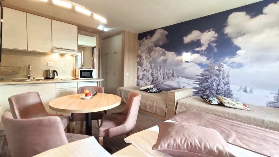 Comfort Apartment, Mountain View | Private kitchen | Fridge, microwave, stovetop, cookware/dishes/utensils