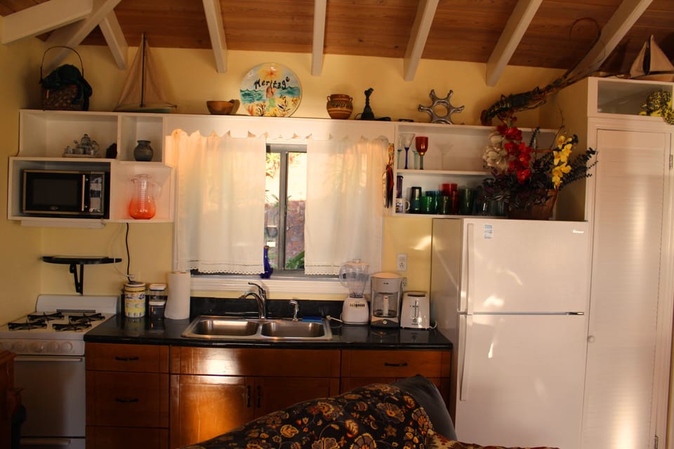 Full kitchen to prepare your meals in.