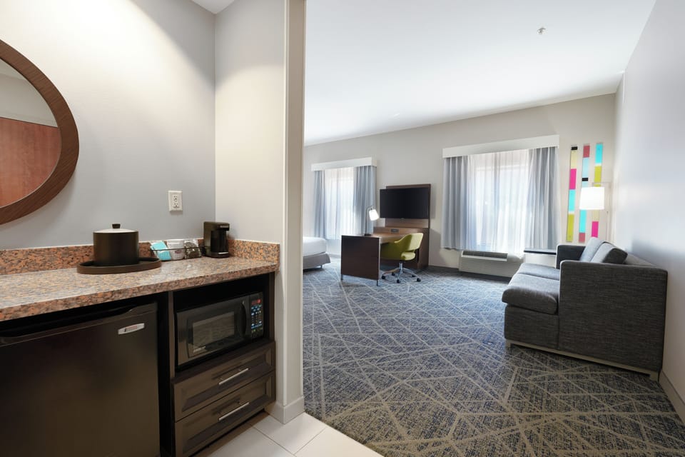 Studio, Accessible, Non Smoking | In-room safe, desk, iron/ironing board, free cribs/infant beds