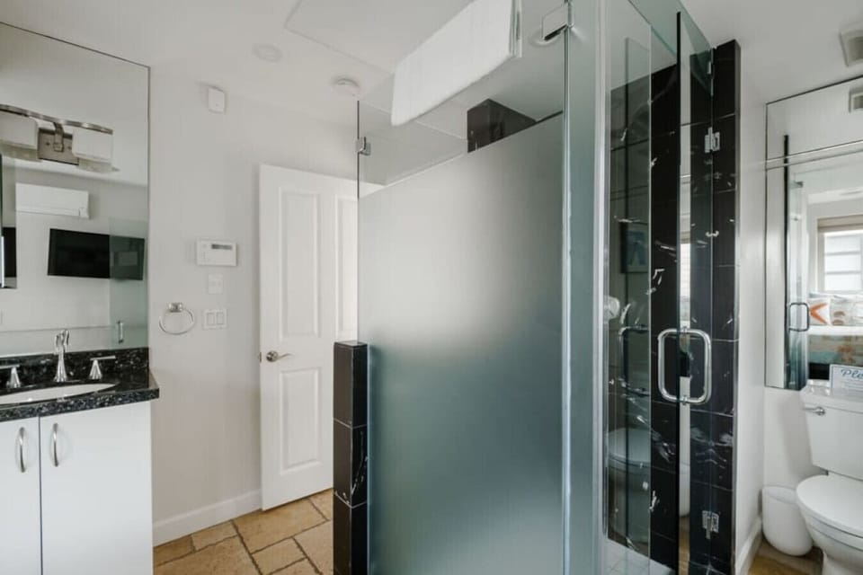 The en-suite bath for the first floor bedroom.