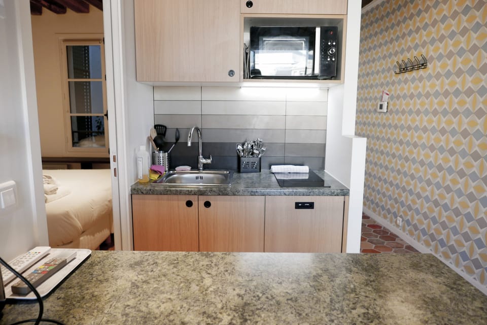 Apt. COSY3 - Latin Quarter - Paris - Bedroom2 is accessible from the kitchen