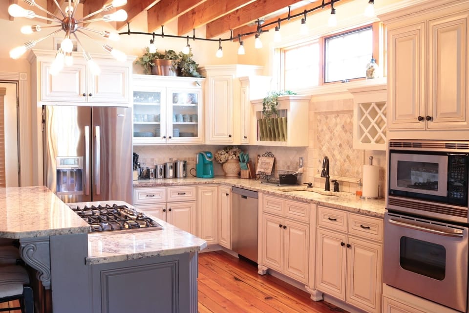 FULLY STOCKED CHEF'S KITCHEN!!!