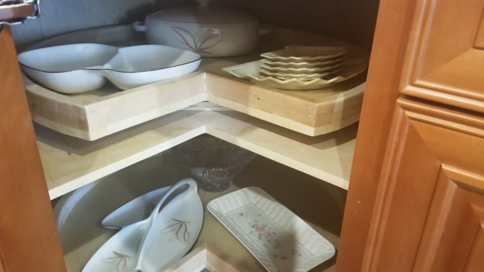 Serving plates