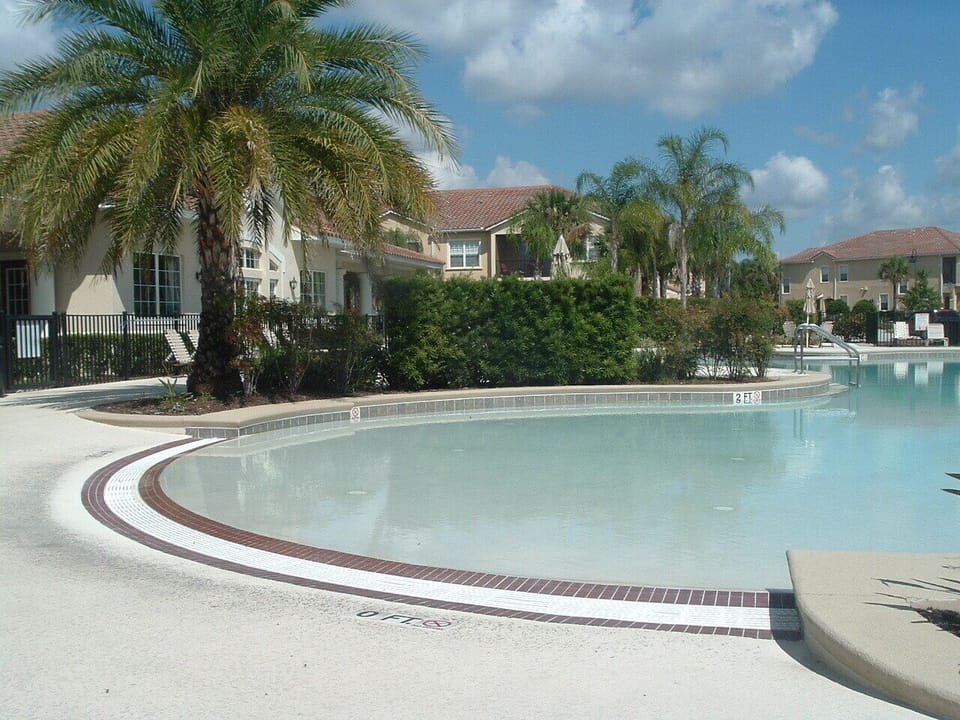 walk in 'lagoon style' entrance is  great for kids or older 'kids' 