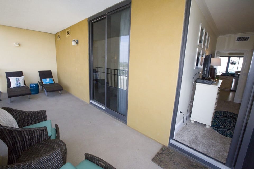 Spacious north side balcony for beautiful views of the bay side & the DI bridge!