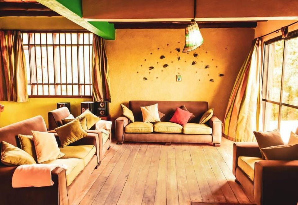 Family Cottage, 4 Bedrooms, Non Smoking, Lake View | Living room | TV