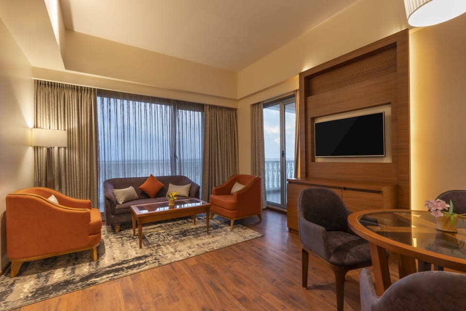 Hazel Suite | Living area | TV