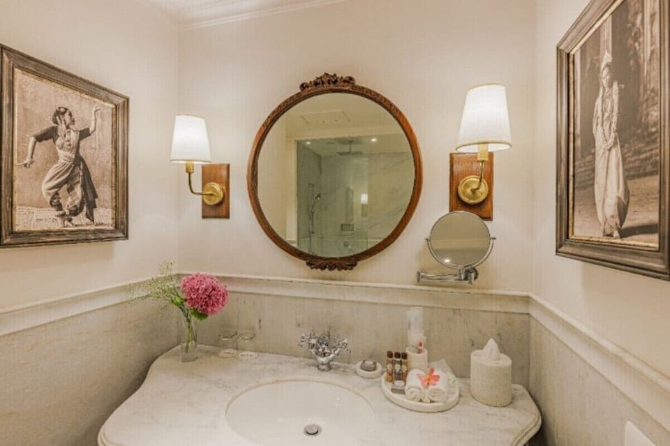 Shower, free toiletries, hair dryer, bathrobes